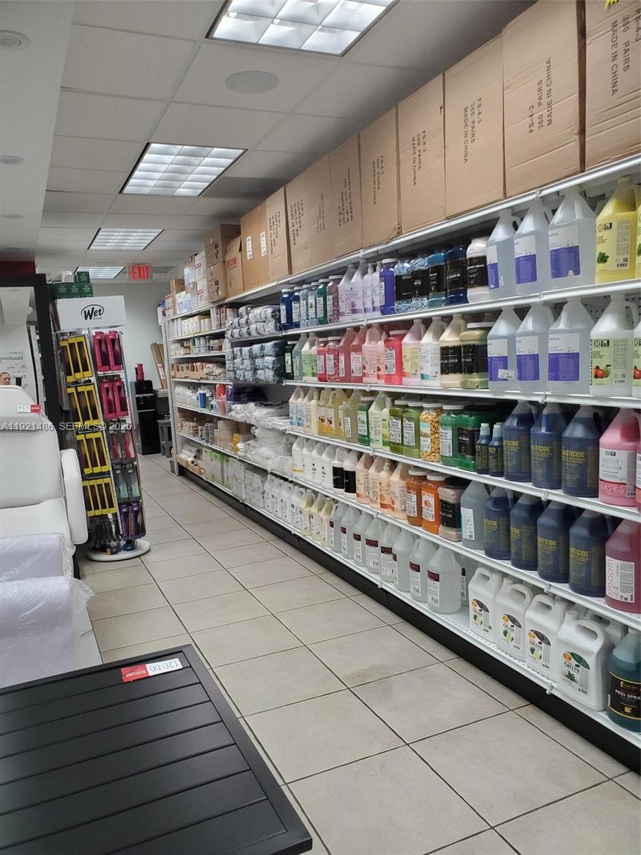   /   sq. ft. $ 2025-12-01 0 foto