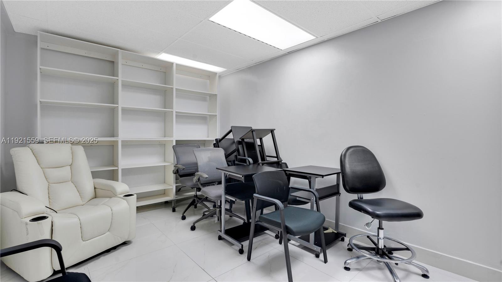 410  /   sq. ft. $ 2026-01-15 0 foto