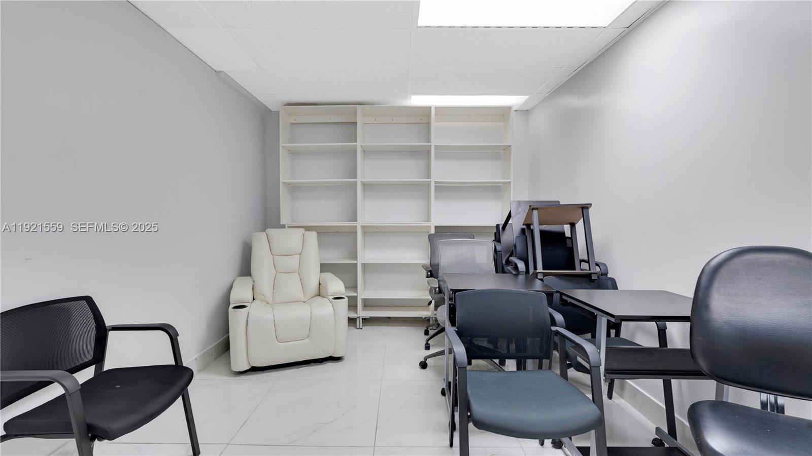 410  /   sq. ft. $ 2026-01-15 0 foto