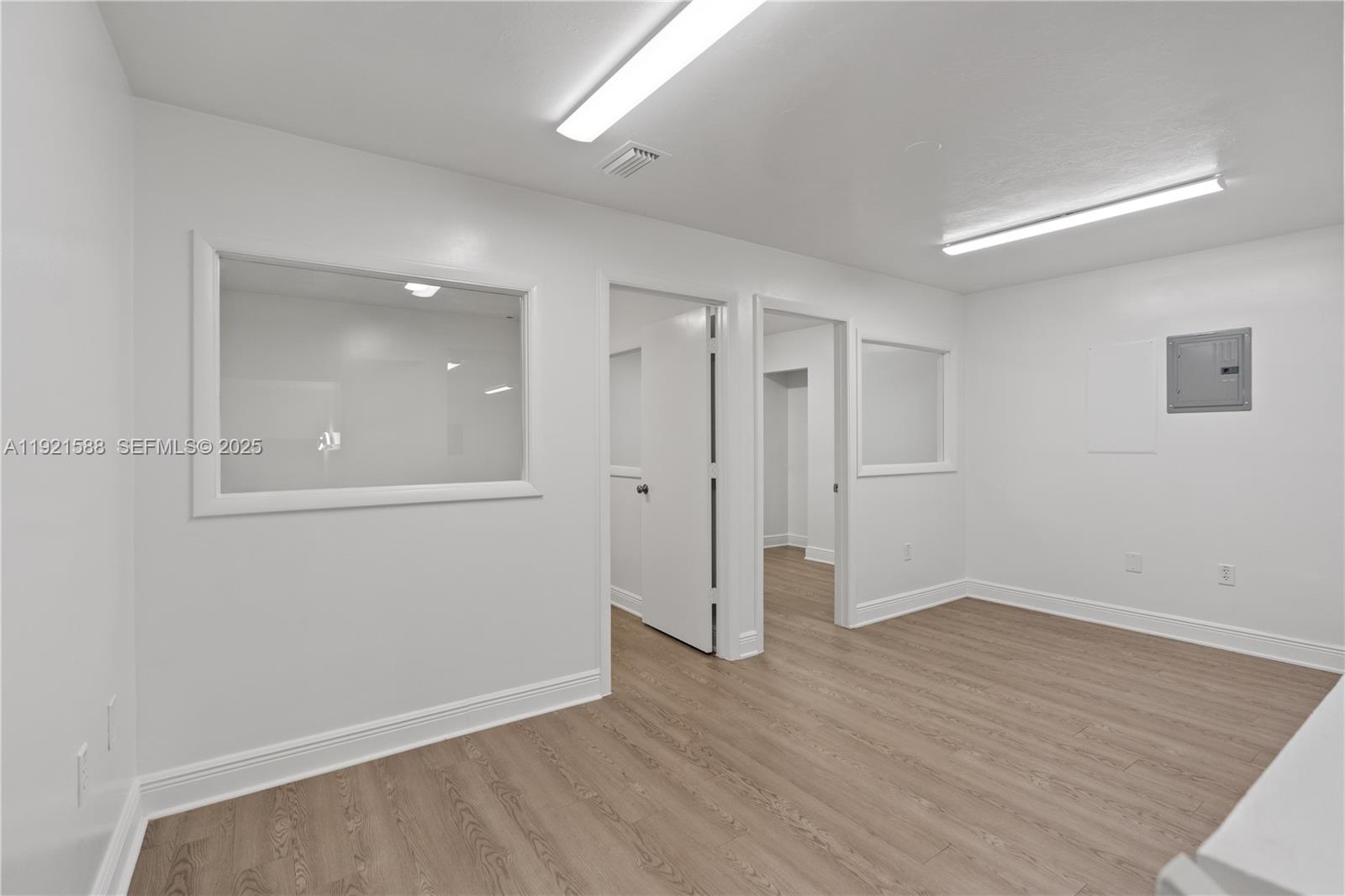 See details D106 / sq. ft. $ 2025-11-26 0 Photo