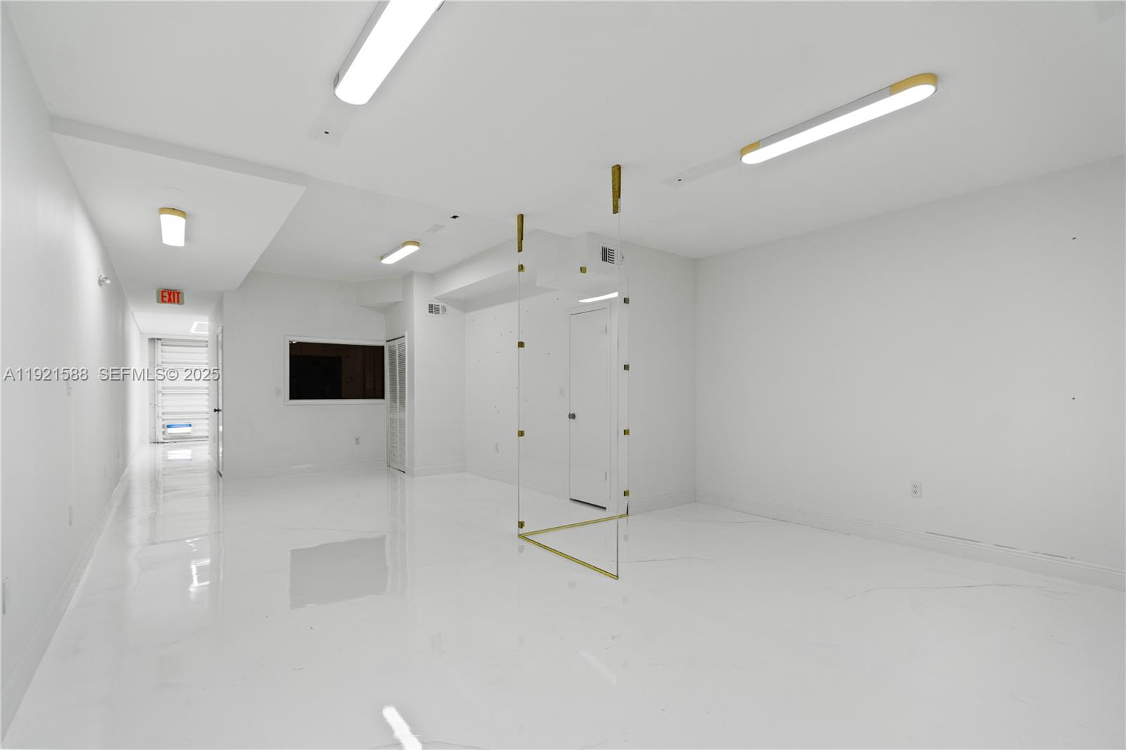 See details D106 / sq. ft. $ 2025-11-26 0 Photo