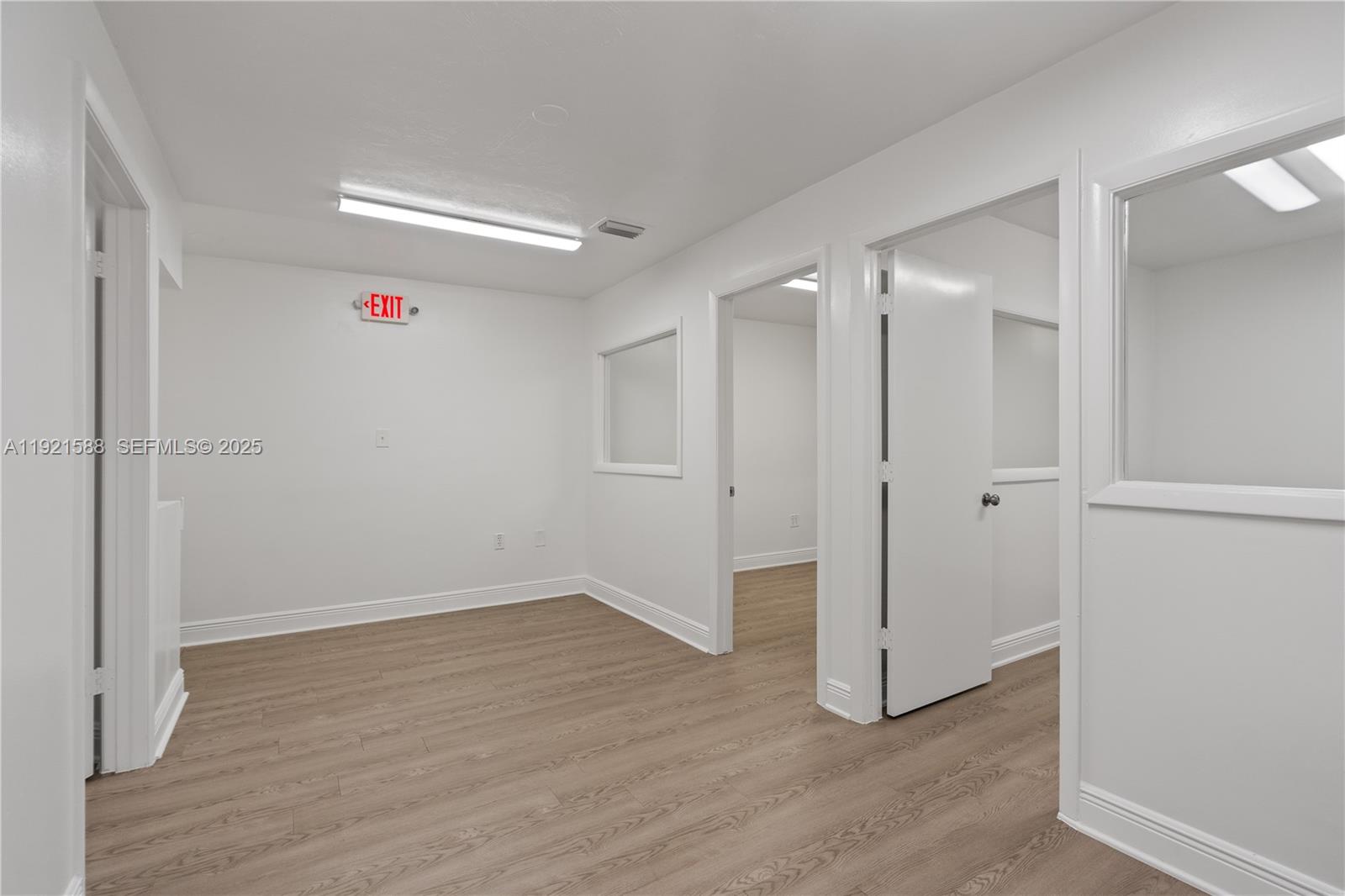 See details D106 / sq. ft. $ 2025-11-26 0 Photo