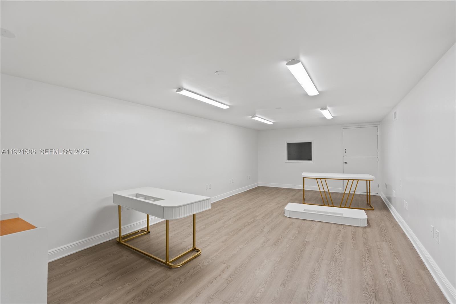 See details D106 / sq. ft. $ 2025-11-26 0 Photo