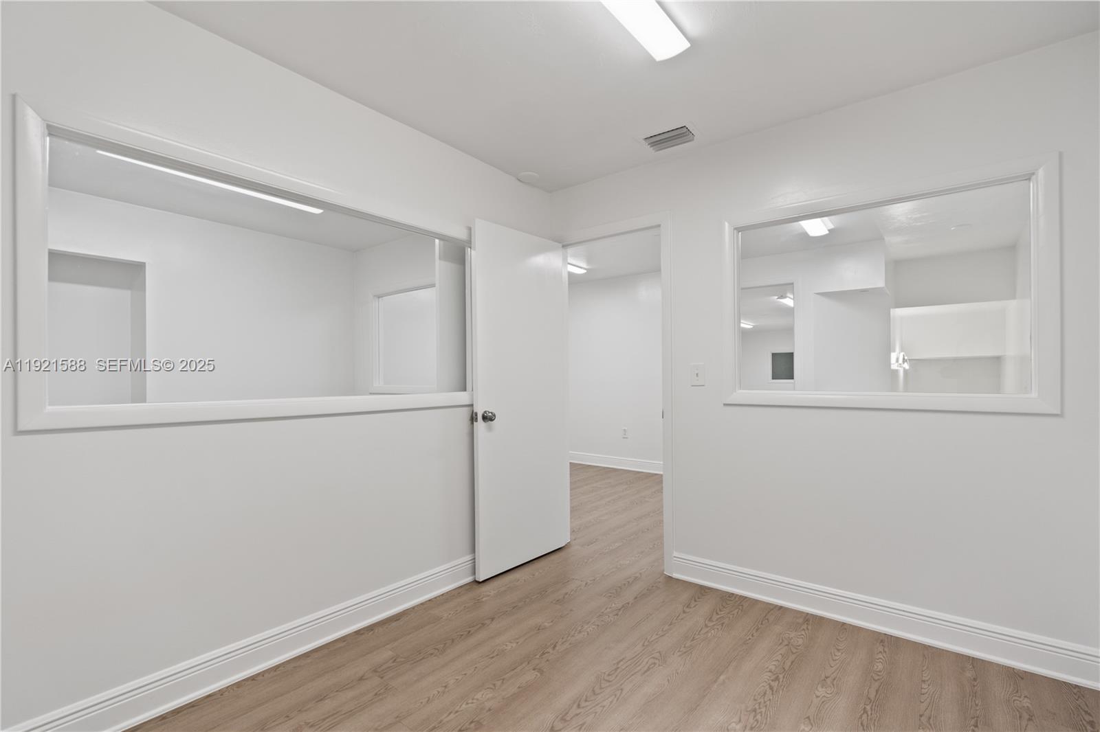 See details D106 / sq. ft. $ 2025-11-26 0 Photo