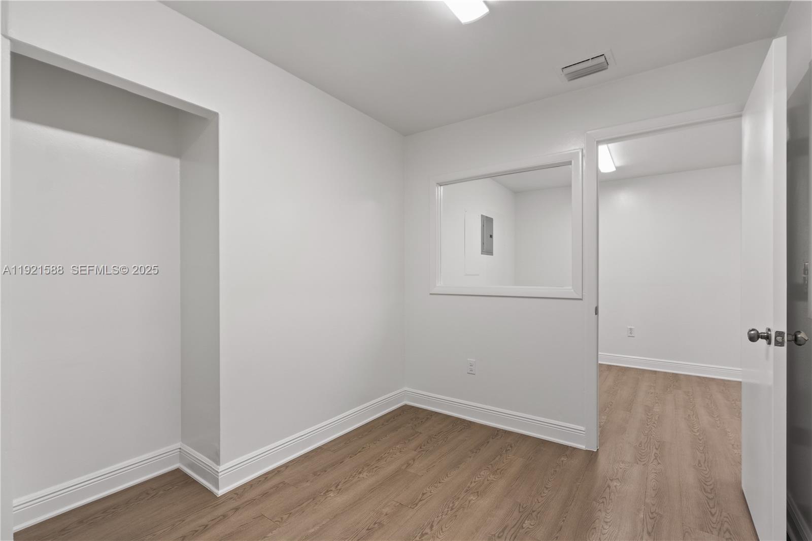 See details D106 / sq. ft. $ 2025-11-26 0 Photo