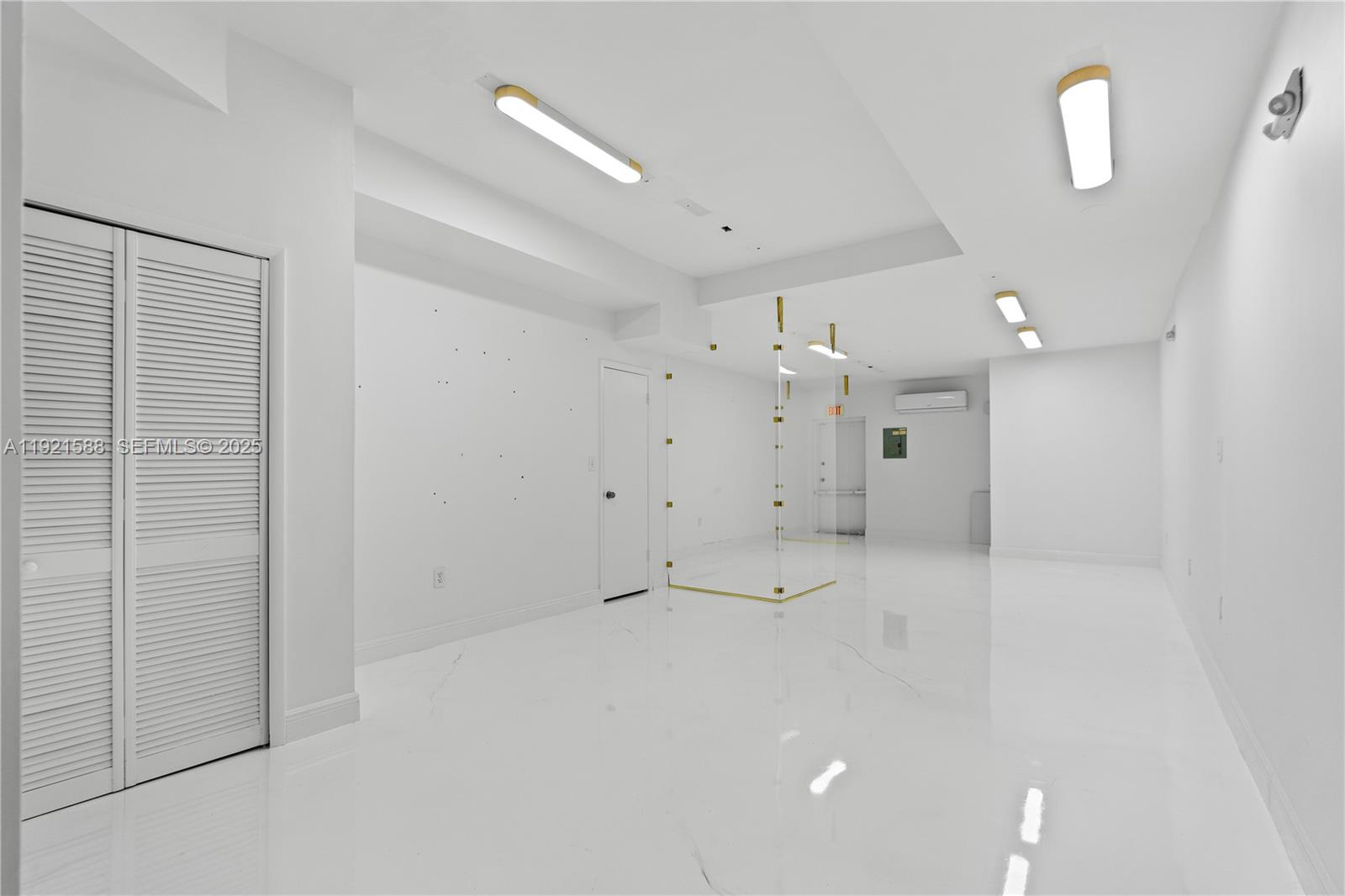 See details D106 / sq. ft. $ 2025-11-26 0 Photo