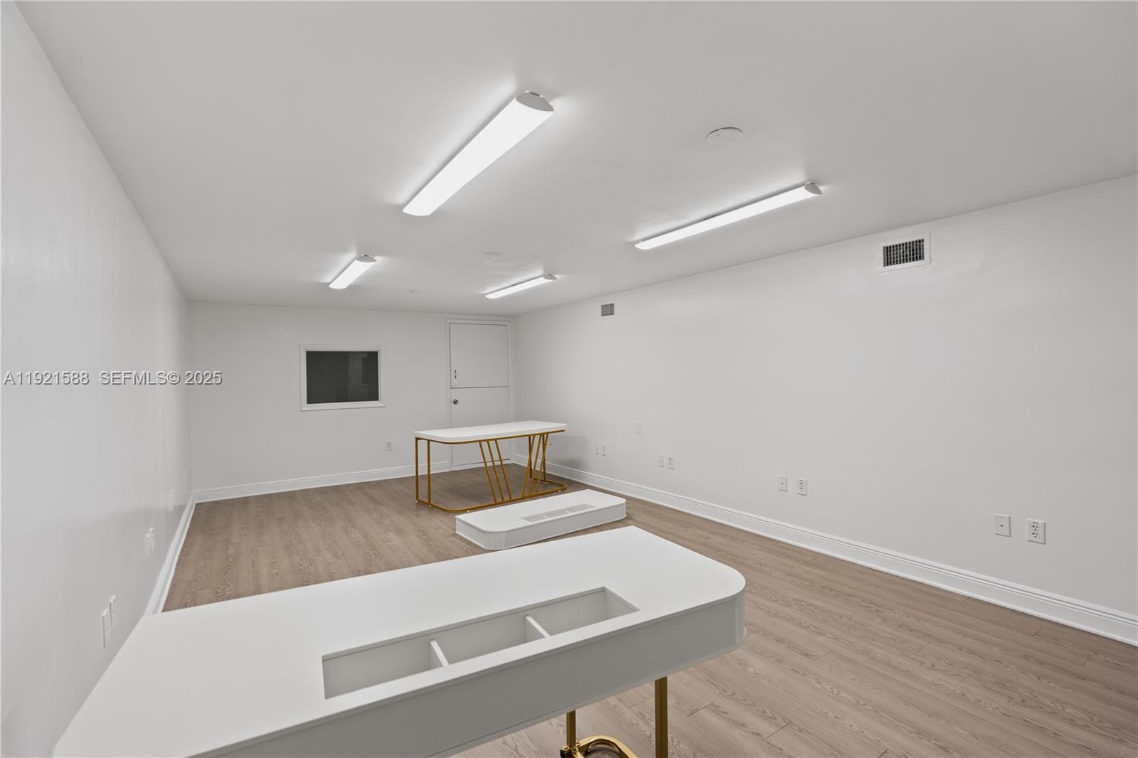 See details D106 / sq. ft. $ 2025-11-26 0 Photo