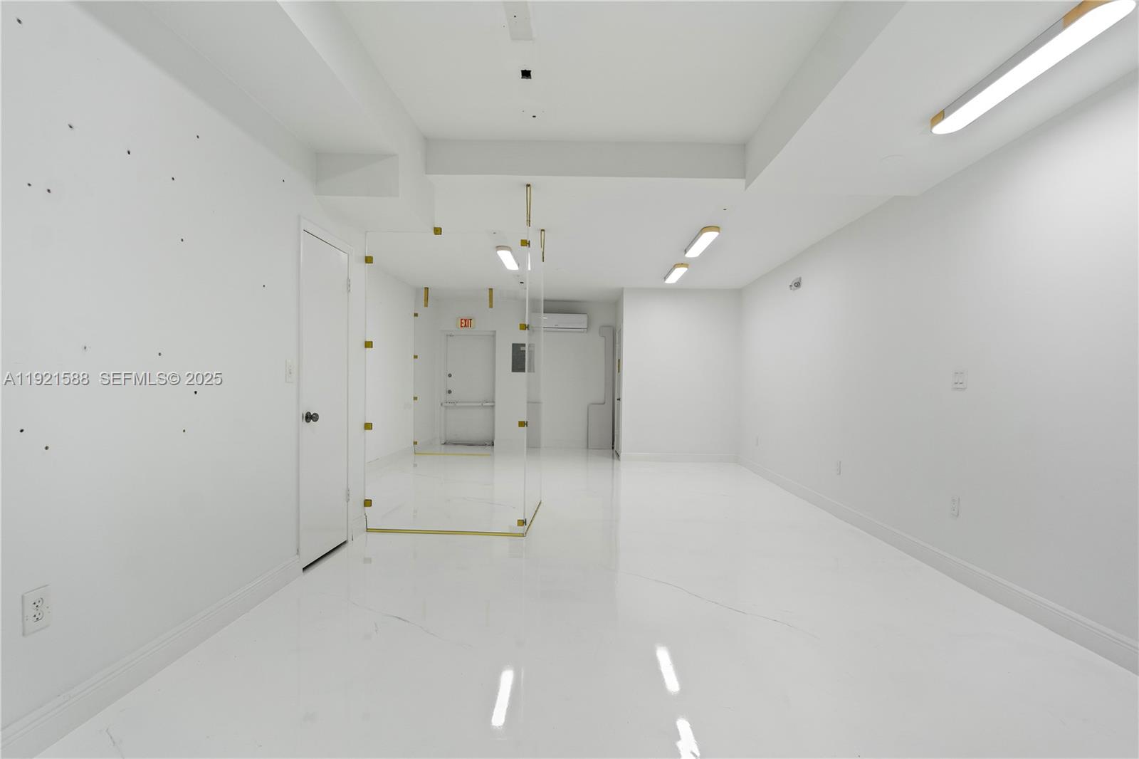 See details D106 / sq. ft. $ 2025-11-26 0 Photo