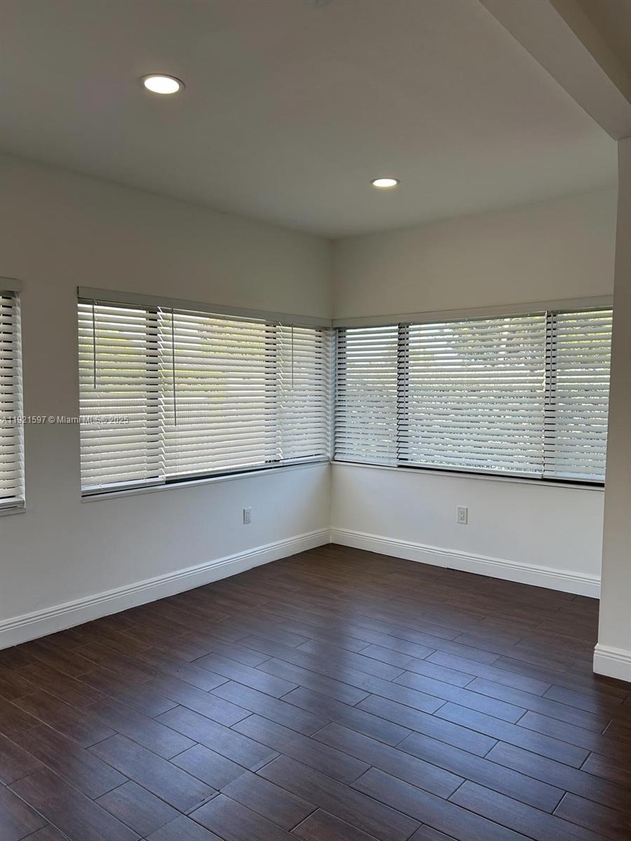 See details / 1715 sq. ft. $ 2025-11-26 0 Photo