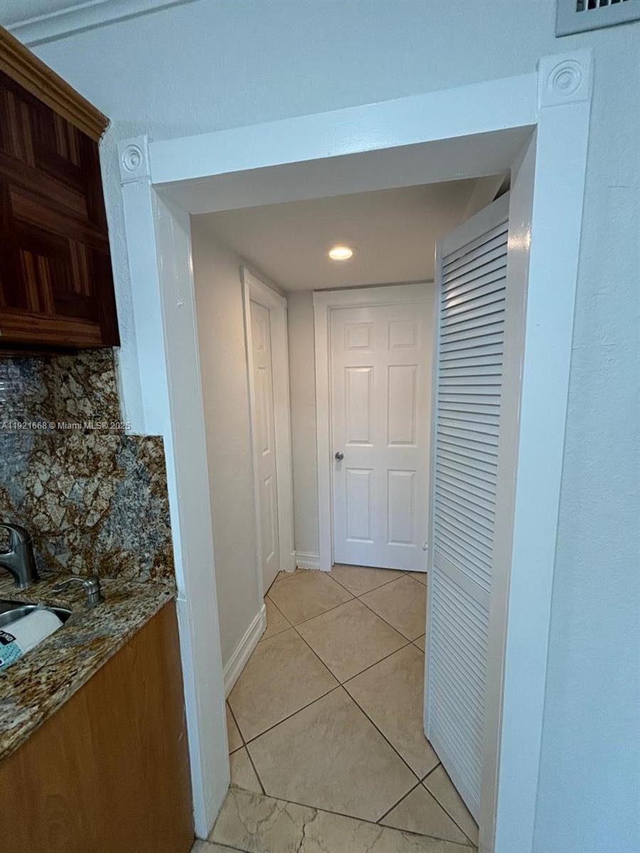 See details / 1064 sq. ft. $ 2025-11-26 0 Photo