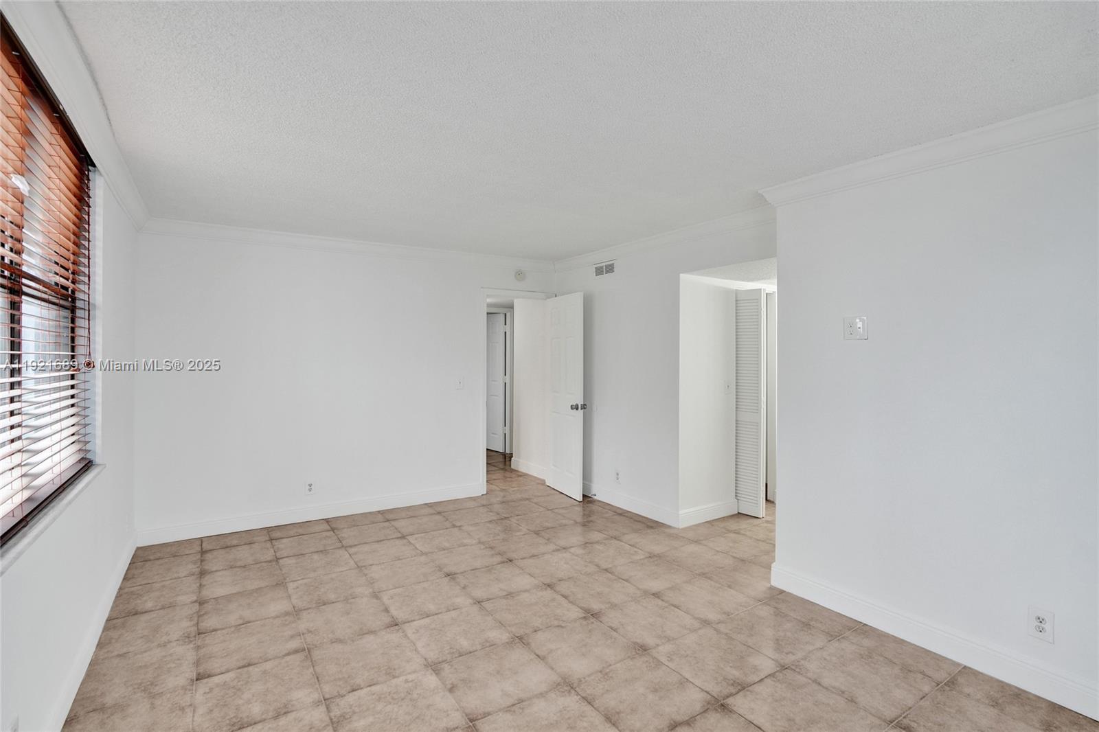 Photo of 2401 Ocean Dr  #701, Hollywood, Florida, 33019 - 