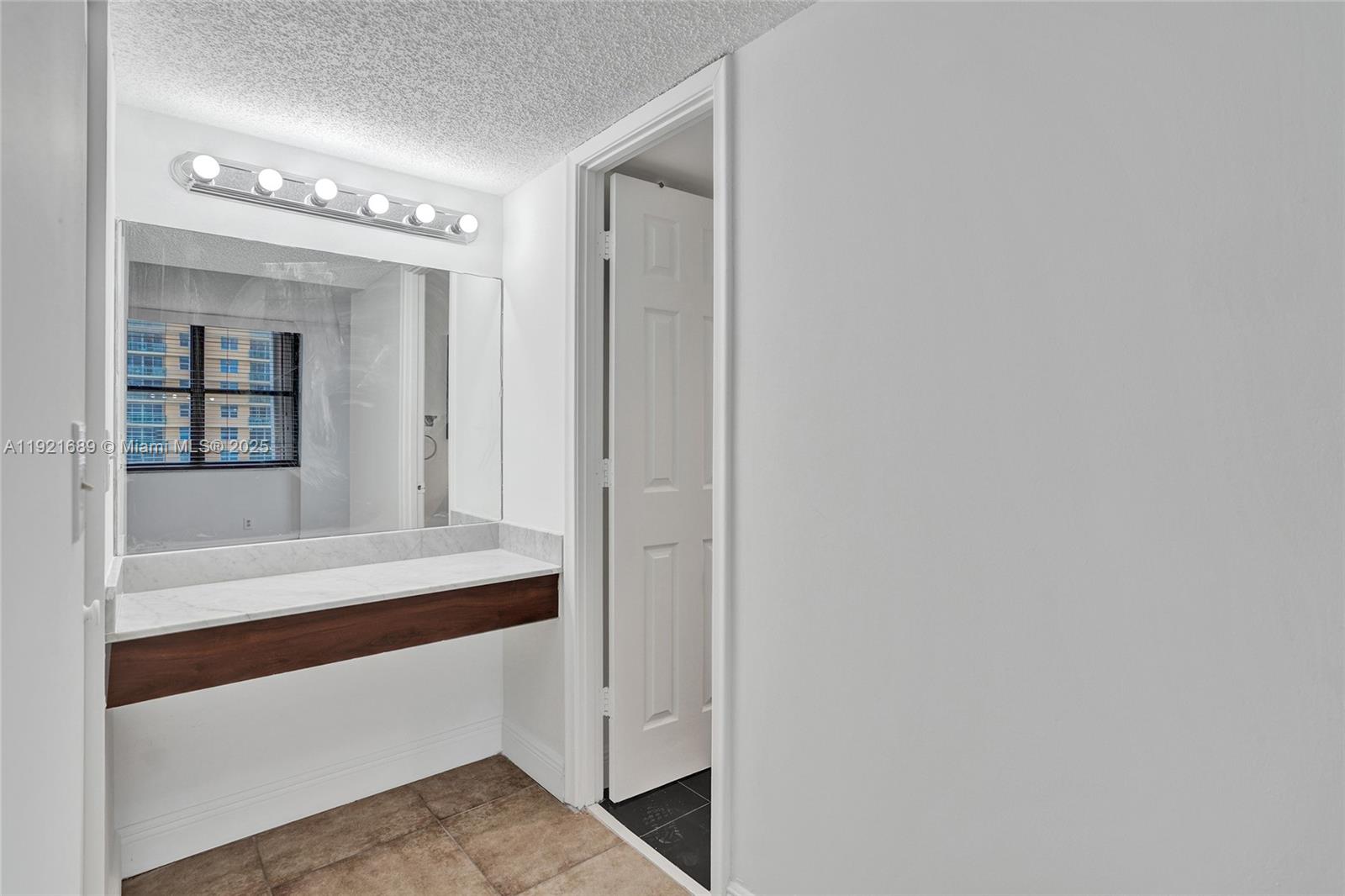 Photo of 2401 Ocean Dr  #701, Hollywood, Florida, 33019 - 