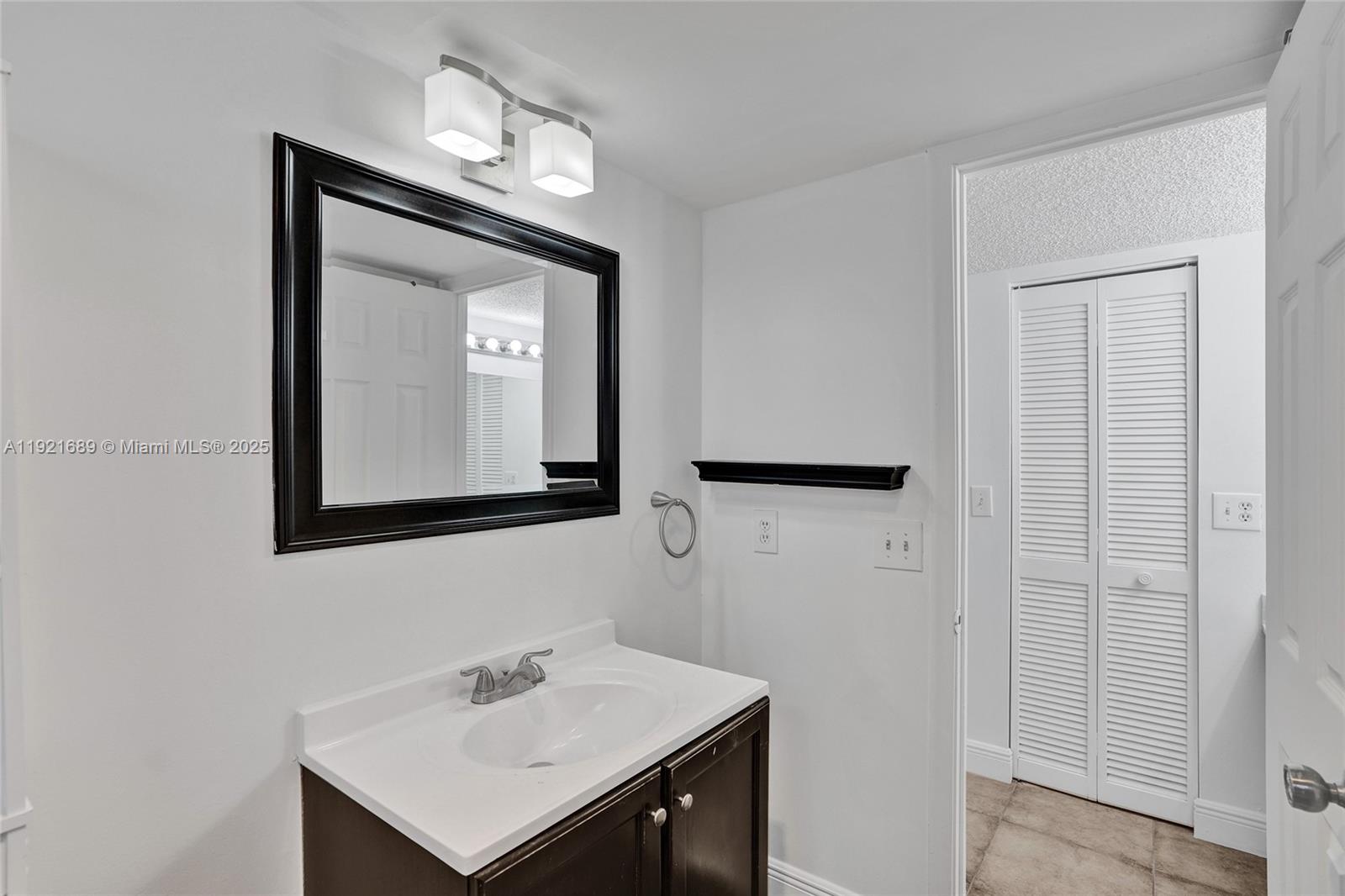 Photo of 2401 Ocean Dr  #701, Hollywood, Florida, 33019 - 