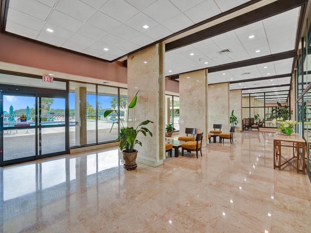 Ver detalles 308 2 / 2 1220 sq. ft. $ 2025-11-26 0 foto