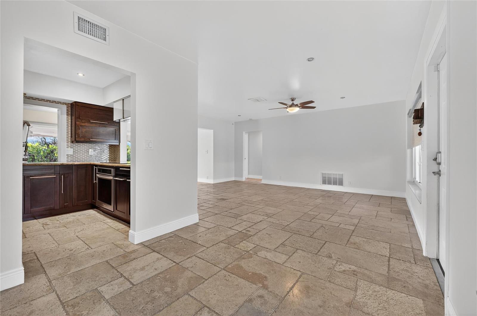 Ver detalles / 0 2533 sq. ft. $ 2026-05-13 0 foto