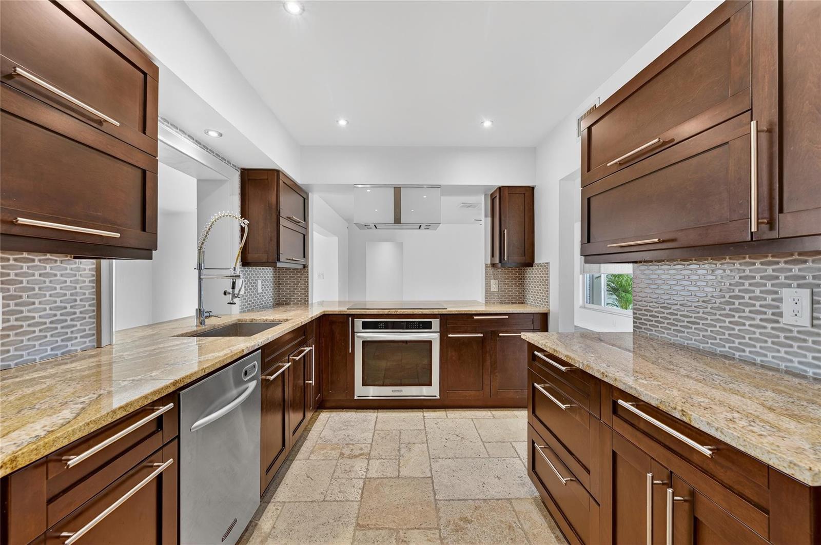 Ver detalles / 0 2533 sq. ft. $ 2026-05-13 0 foto