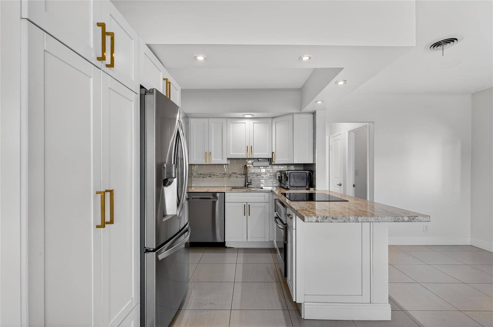 Ver detalles / 0 2533 sq. ft. $ 2026-05-13 0 foto
