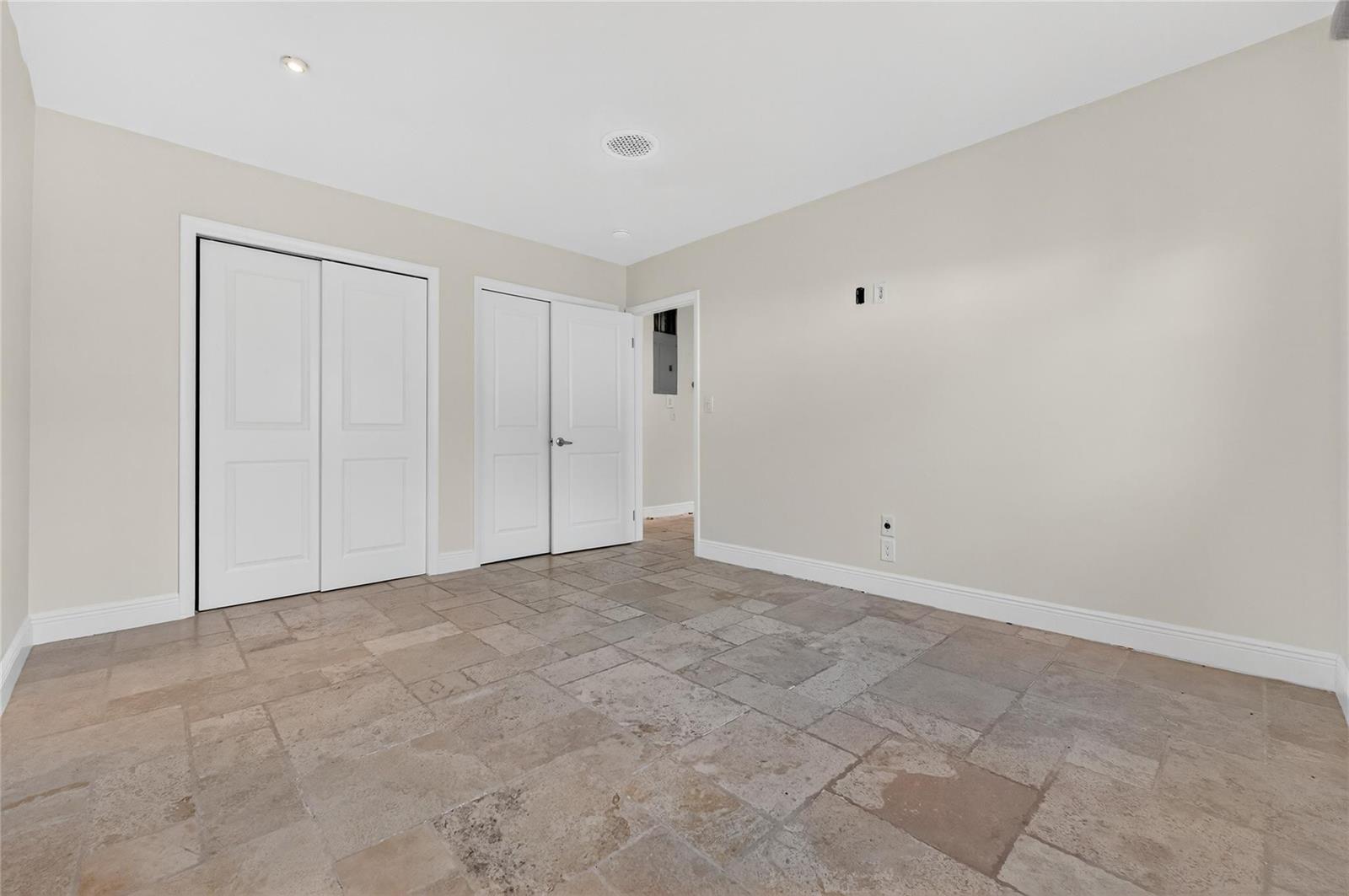 Ver detalles / 0 2533 sq. ft. $ 2026-05-13 0 foto