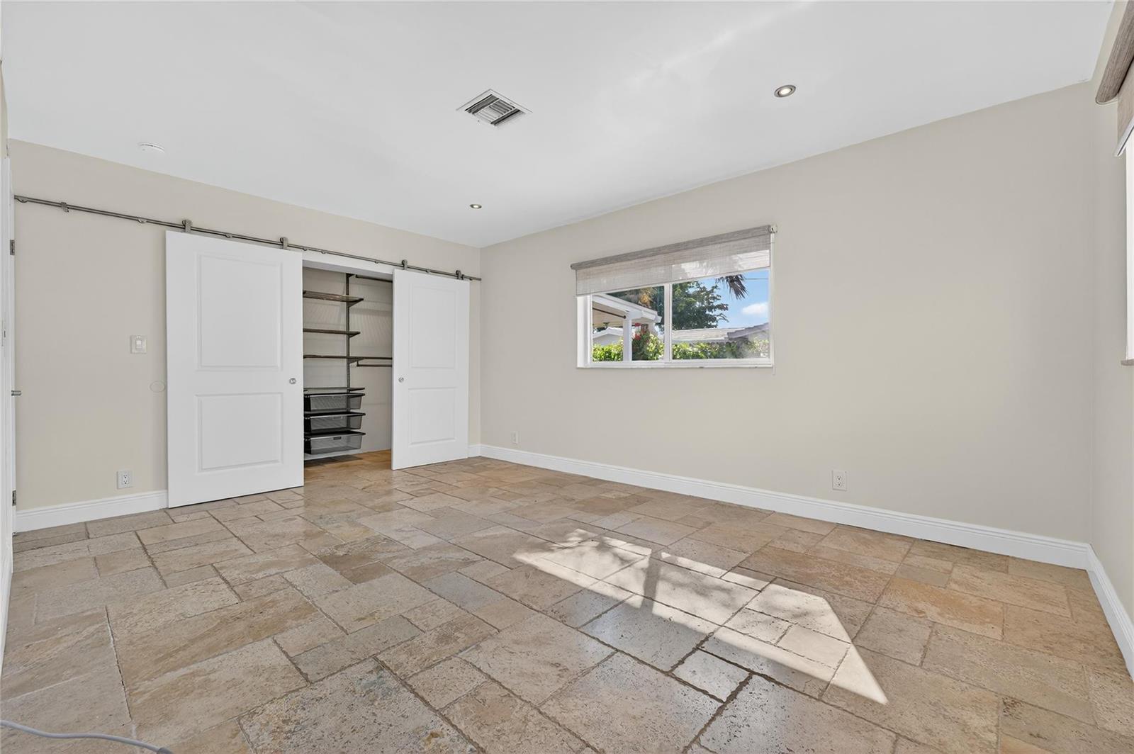 Ver detalles / 0 2533 sq. ft. $ 2026-05-13 0 foto