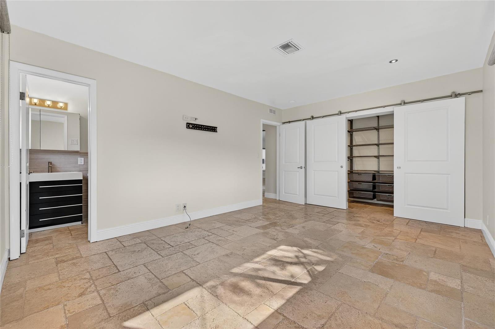 Ver detalles / 0 2533 sq. ft. $ 2026-05-13 0 foto