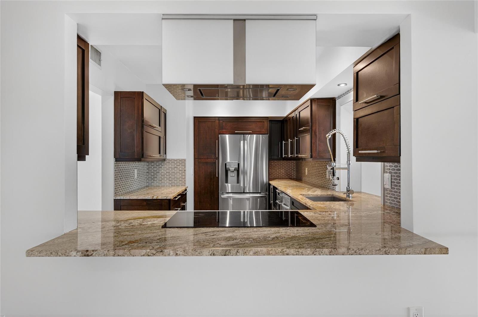 Ver detalles / 0 2533 sq. ft. $ 2026-05-13 0 foto