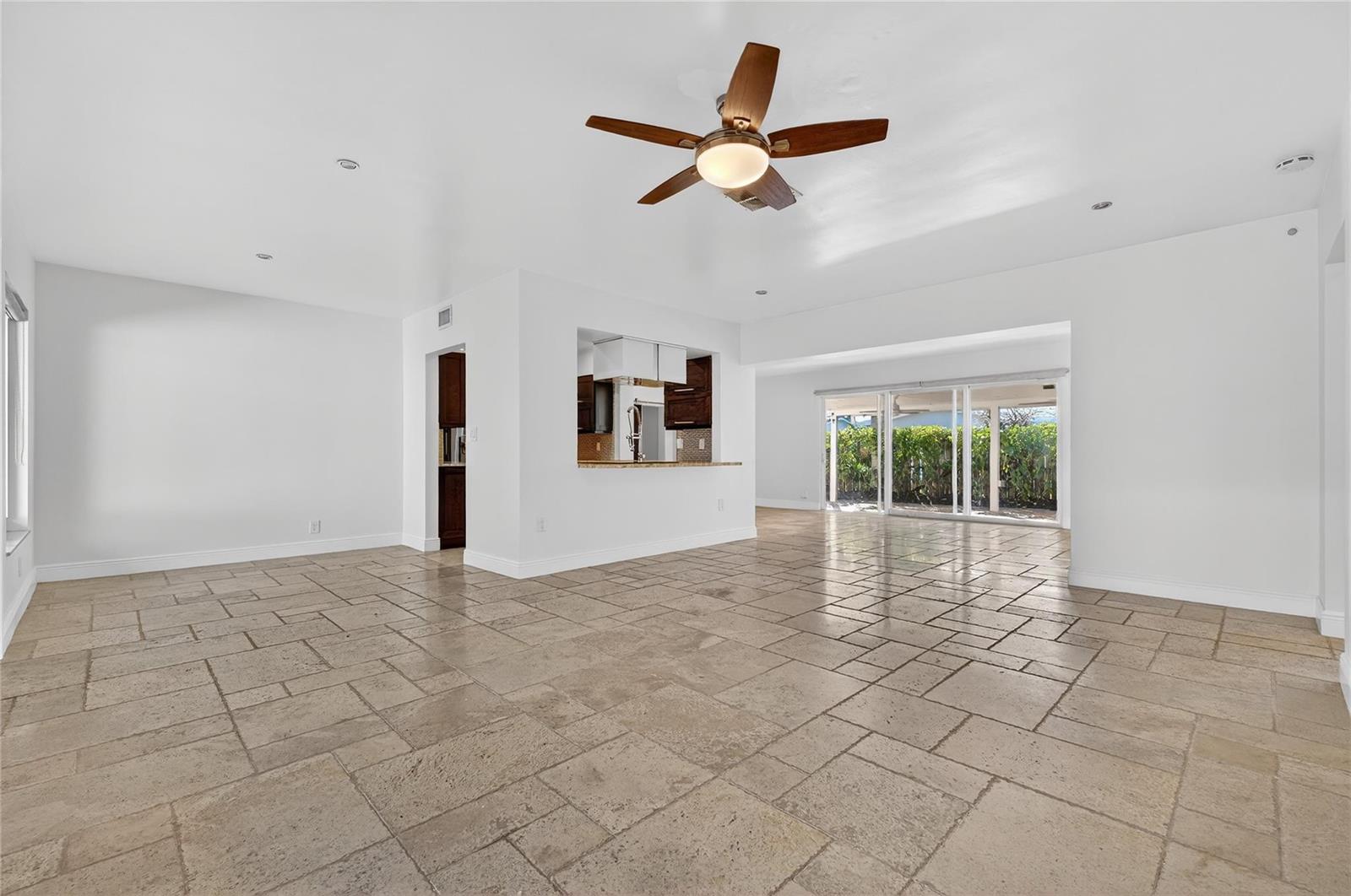 Ver detalles / 0 2533 sq. ft. $ 2026-05-13 0 foto