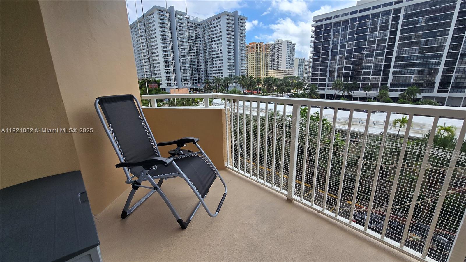 3A 1 / 2 870 sq. ft. $ 2025-11-27 0 Photo