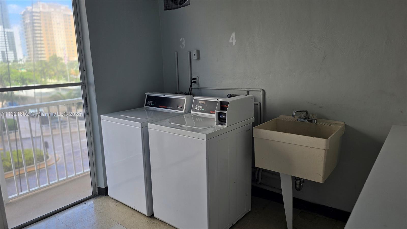 3A 1 / 2 870 sq. ft. $ 2025-11-27 0 Photo