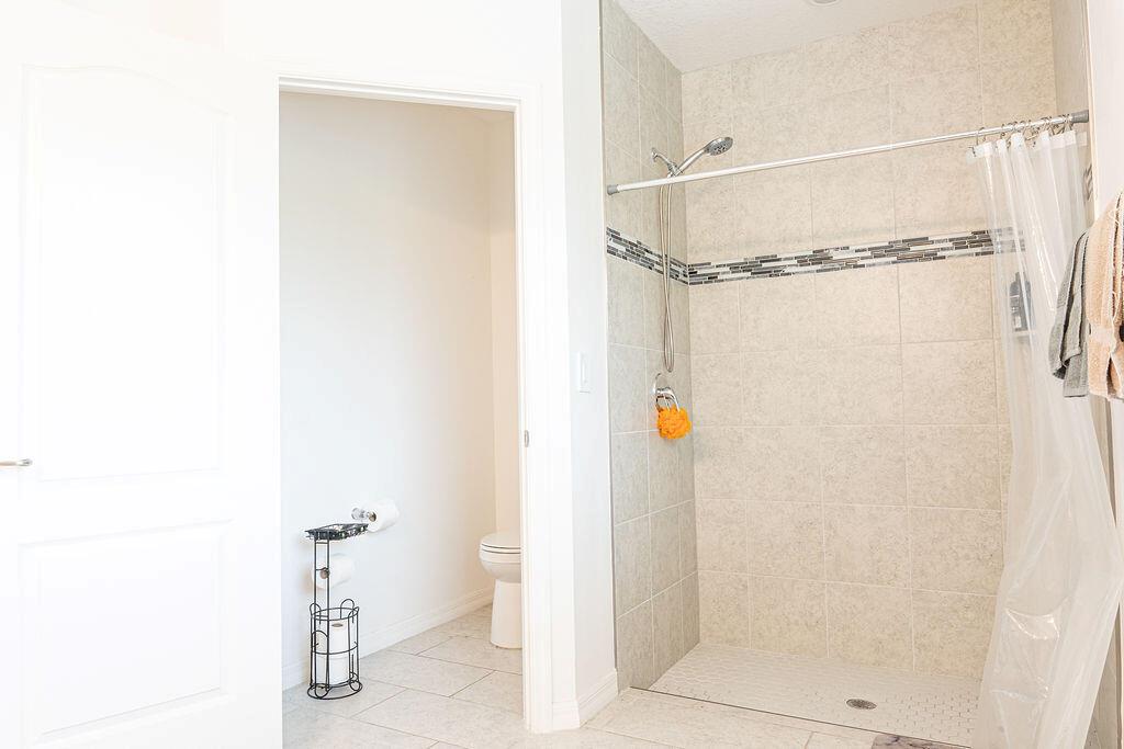 Ver detalles 2108 5 / 3 2274 sq. ft. $ 2026-06-14 0 foto