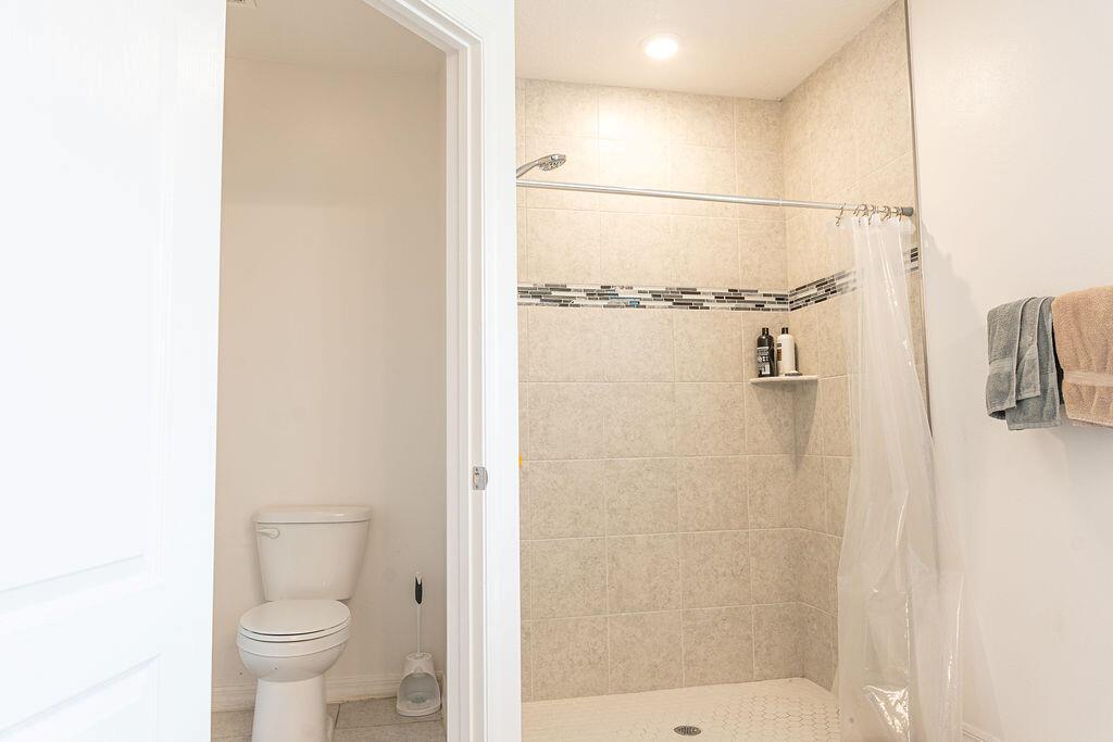 Ver detalles 2108 5 / 3 2274 sq. ft. $ 2026-06-14 0 foto
