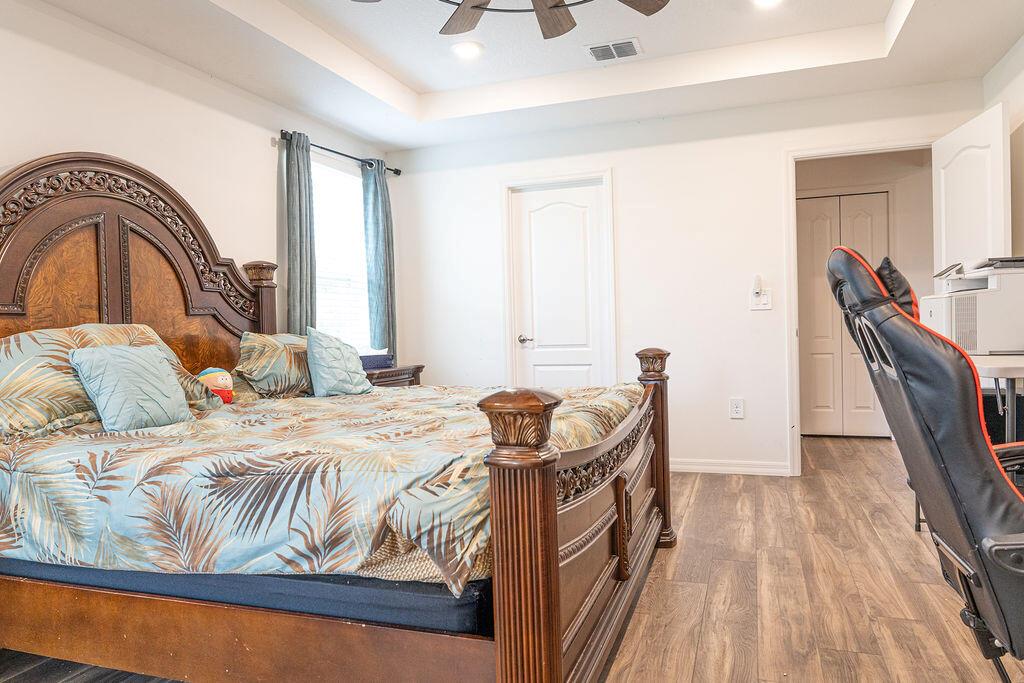 Ver detalles 2108 5 / 3 2274 sq. ft. $ 2026-06-14 0 foto