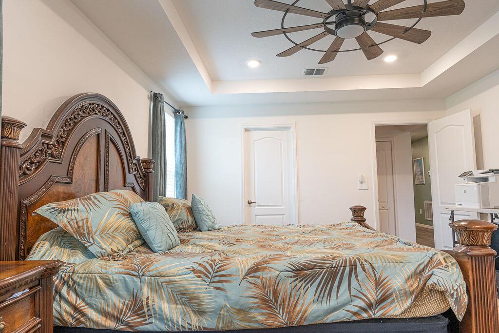 Ver detalles 2108 5 / 3 2274 sq. ft. $ 2026-06-14 0 foto