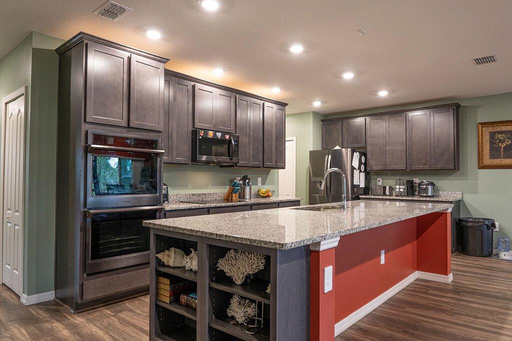 Ver detalles 2108 5 / 3 2274 sq. ft. $ 2026-06-14 0 foto
