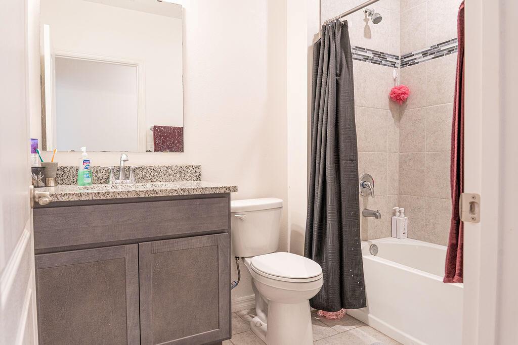 Ver detalles 2108 5 / 3 2274 sq. ft. $ 2026-06-14 0 foto