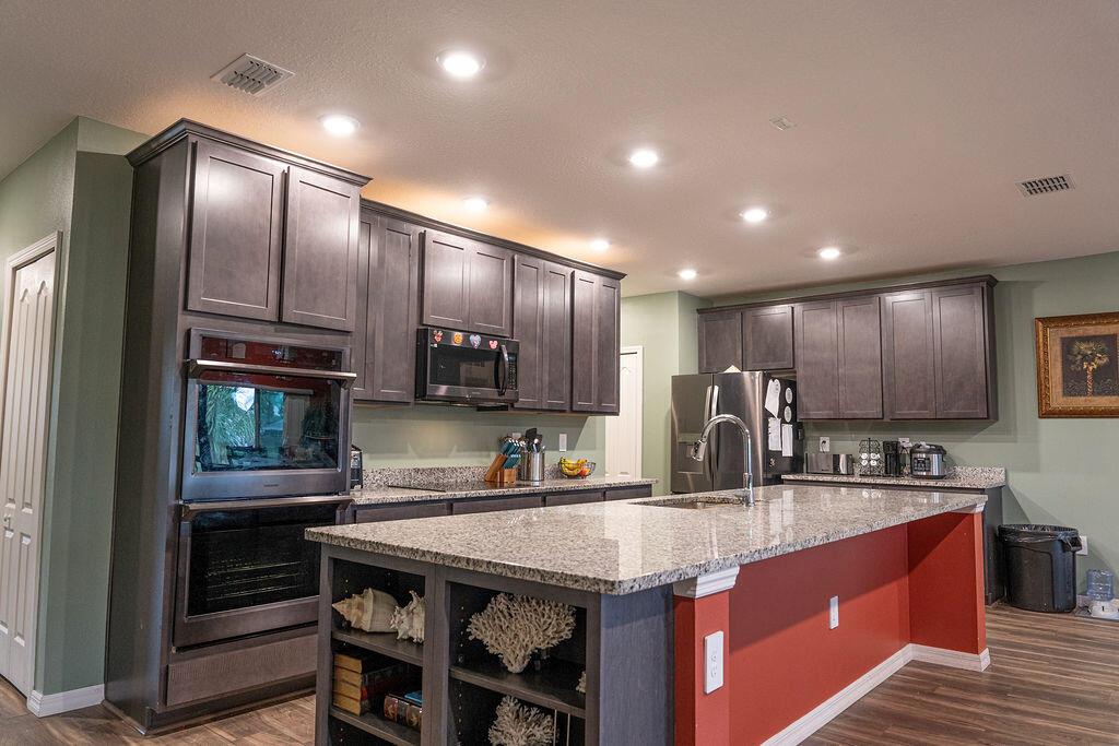 Ver detalles 2108 5 / 3 2274 sq. ft. $ 2026-06-14 0 foto