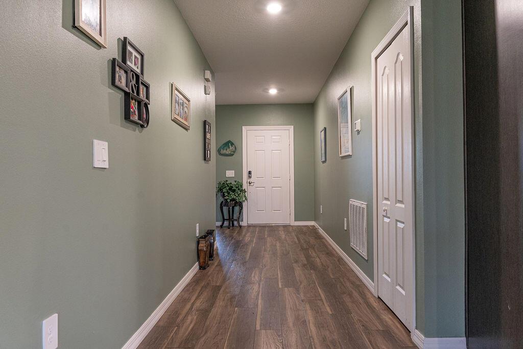 Ver detalles 2108 5 / 3 2274 sq. ft. $ 2026-06-14 0 foto