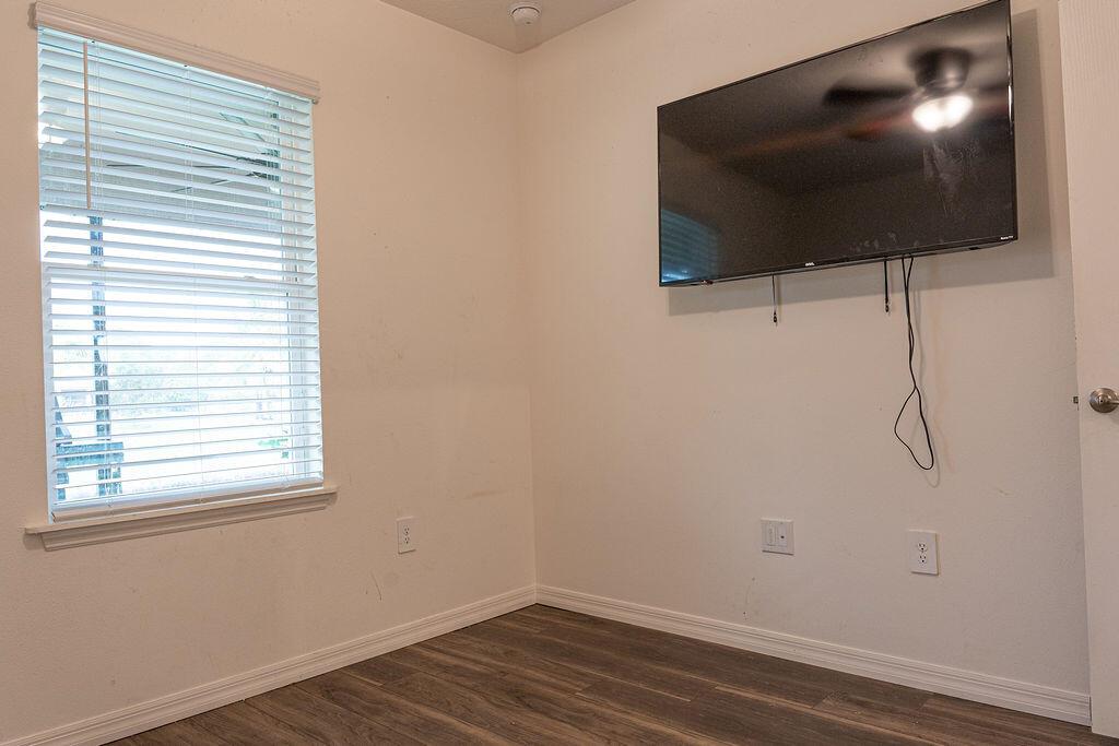 Ver detalles 2108 5 / 3 2274 sq. ft. $ 2026-06-14 0 foto