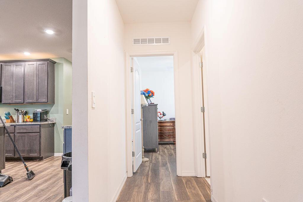 Ver detalles 2108 5 / 3 2274 sq. ft. $ 2026-06-14 0 foto