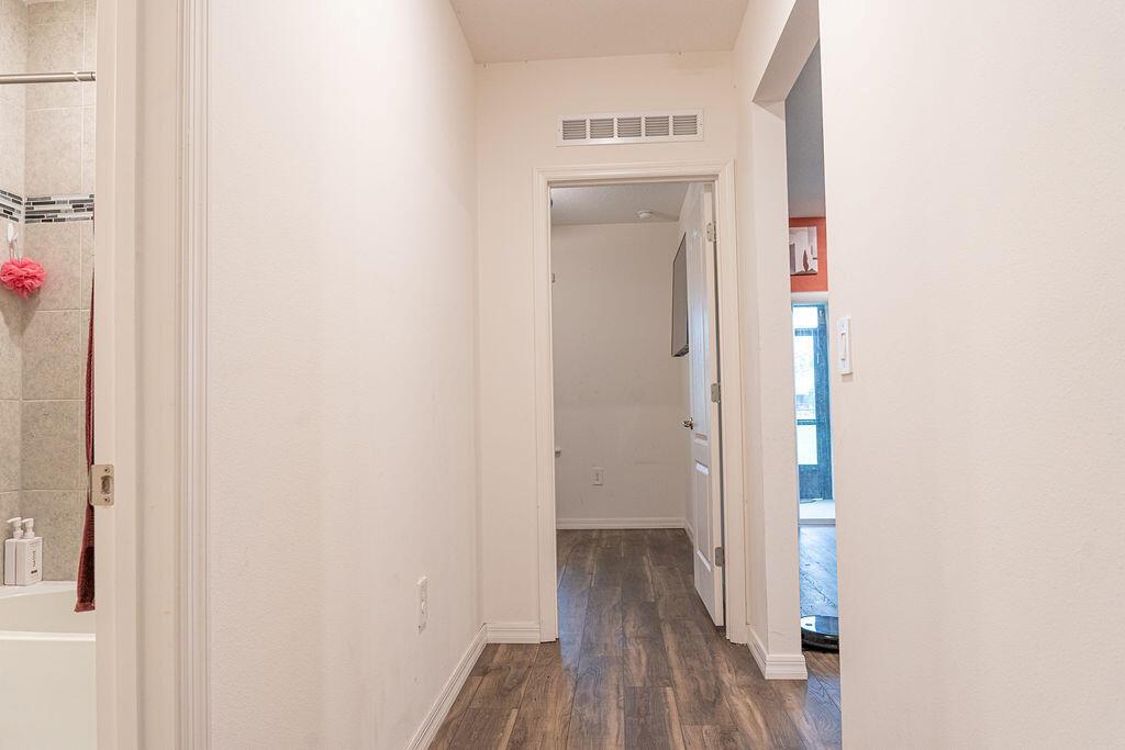 Ver detalles 2108 5 / 3 2274 sq. ft. $ 2026-06-14 0 foto