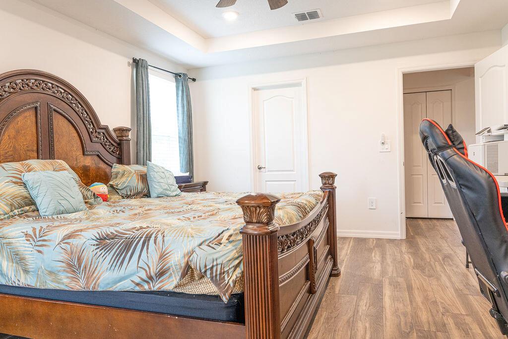 Ver detalles 2108 5 / 3 2274 sq. ft. $ 2026-06-14 0 foto