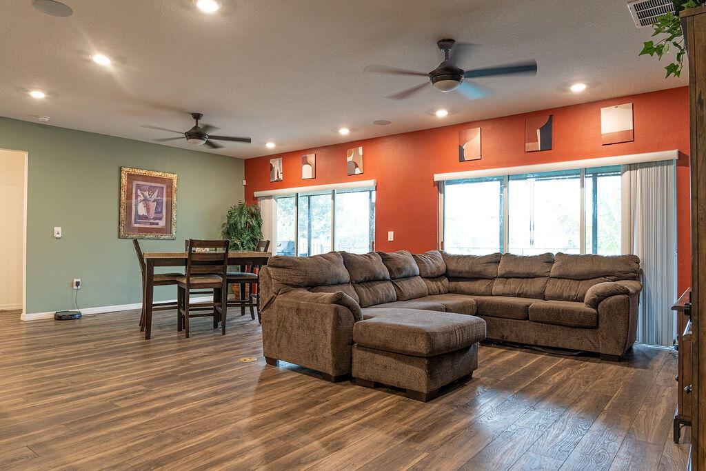 Ver detalles 2108 5 / 3 2274 sq. ft. $ 2026-06-14 0 foto
