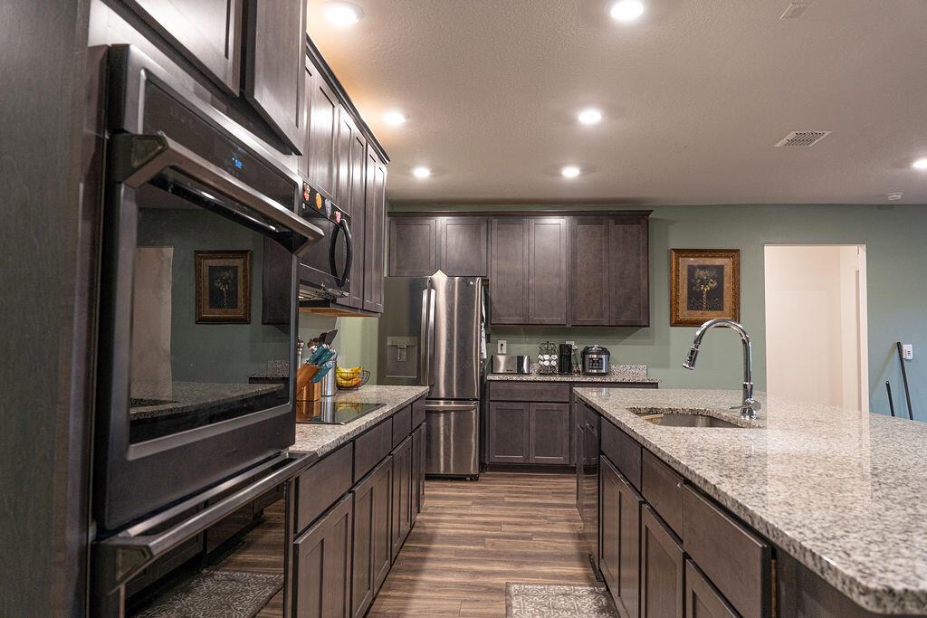 Ver detalles 2108 5 / 3 2274 sq. ft. $ 2026-06-14 0 foto
