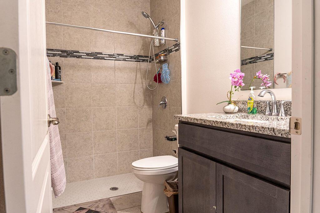 Ver detalles 2108 5 / 3 2274 sq. ft. $ 2026-06-14 0 foto