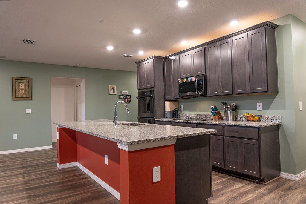 Ver detalles 2108 5 / 3 2274 sq. ft. $ 2026-06-14 0 foto