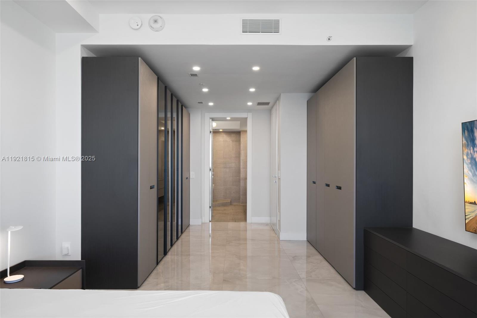 See details 4606 2 / 3 1614 sq. ft. $ 2025-12-01 0 Photo