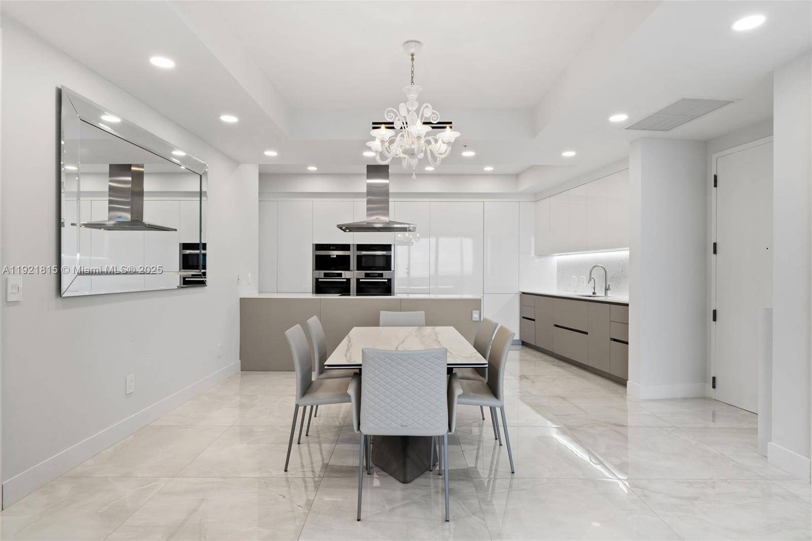 See details 4606 2 / 3 1614 sq. ft. $ 2025-12-01 0 Photo