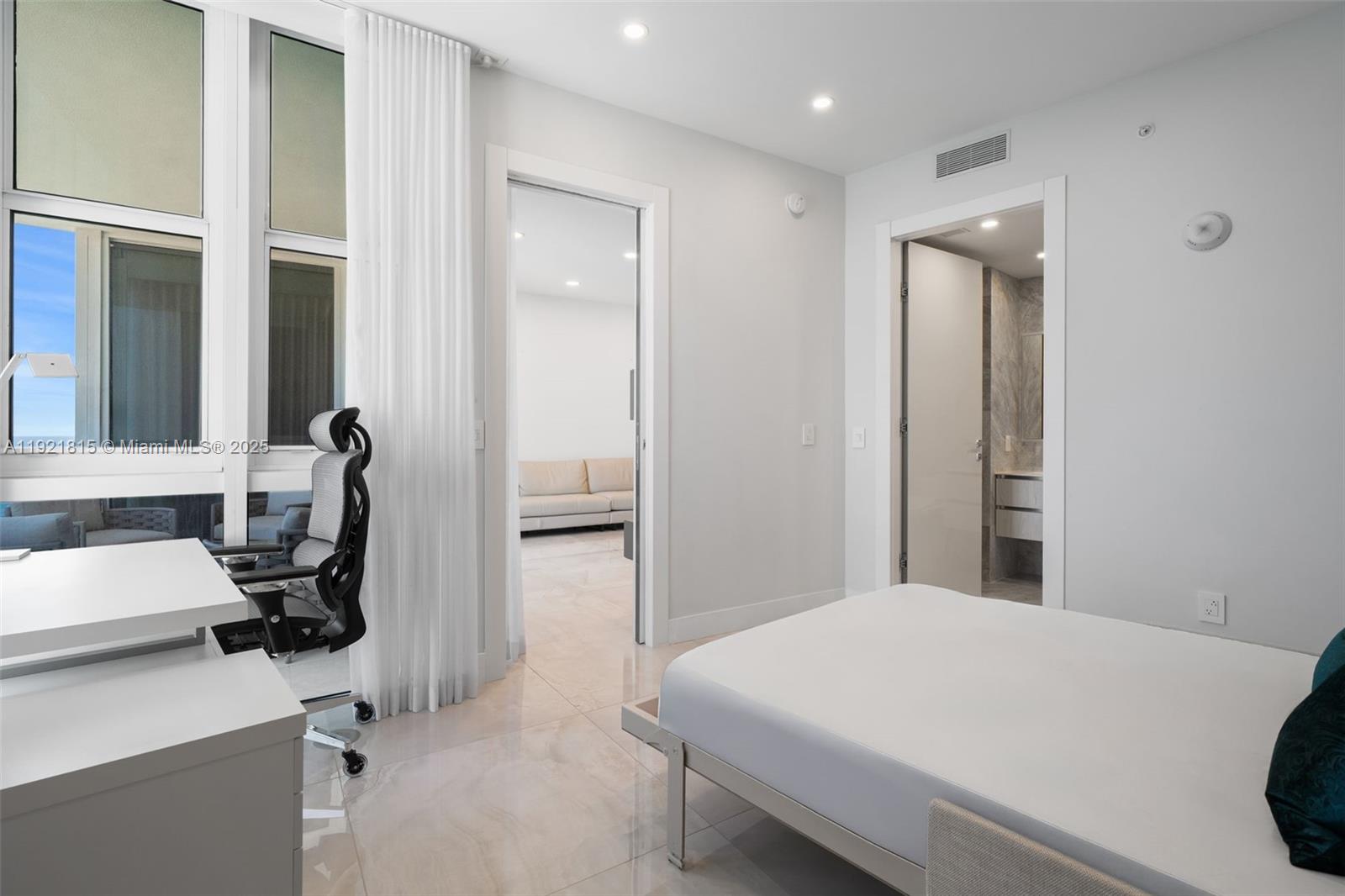 See details 4606 2 / 3 1614 sq. ft. $ 2025-12-01 0 Photo