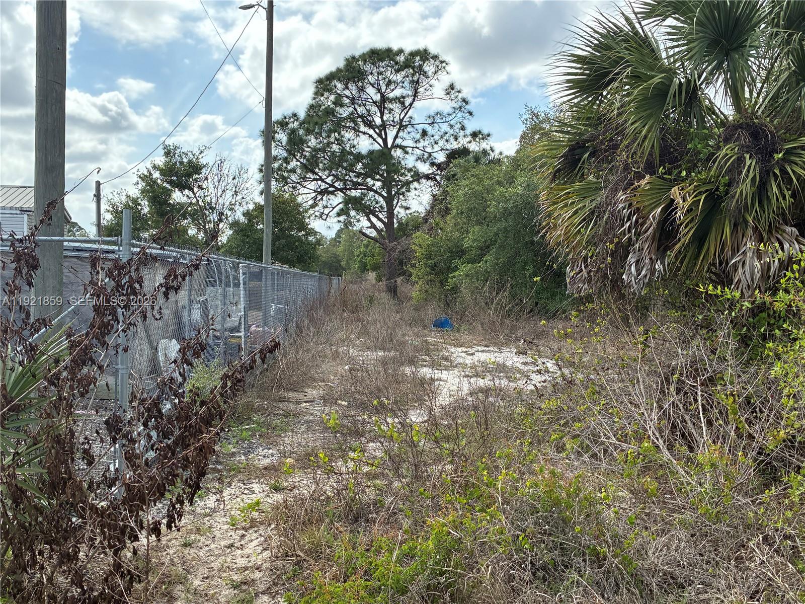   /   кв.футов $ 2025-11-27 0 Фото