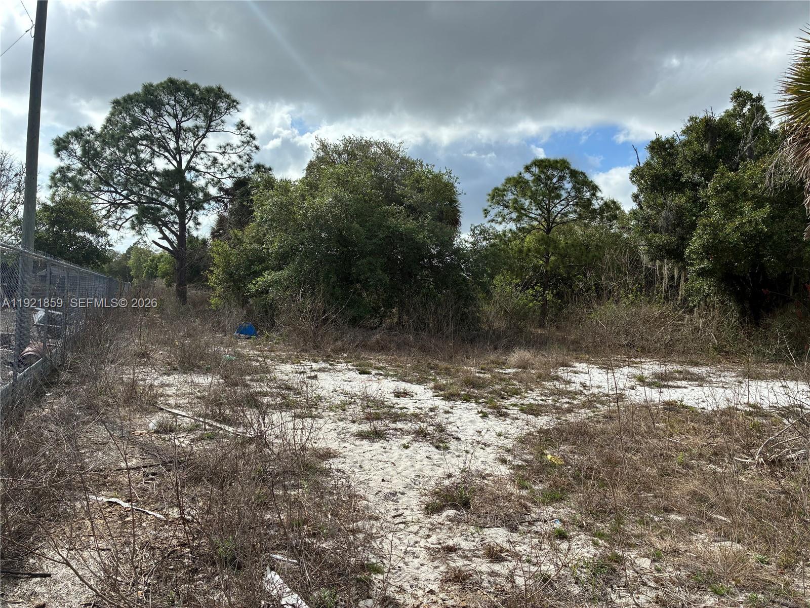   /   кв.футов $ 2025-11-27 0 Фото