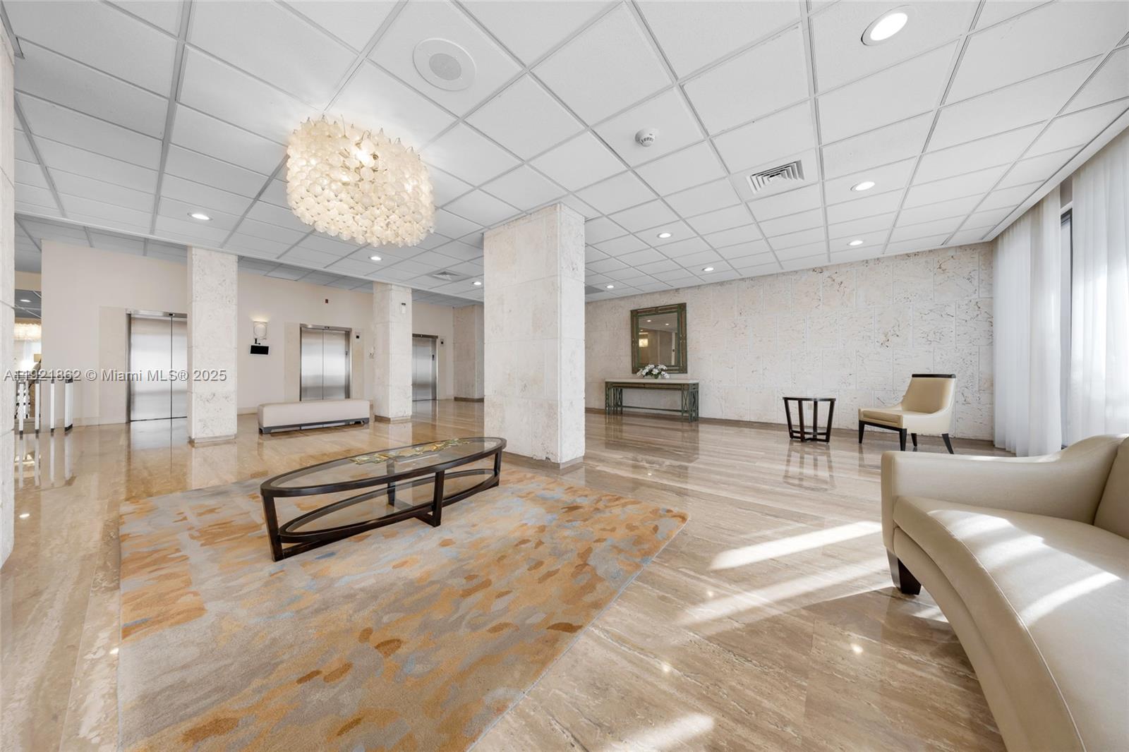 Ver detalles 5M 1 / 2 870 sq. ft. $ 2025-11-27 0 foto